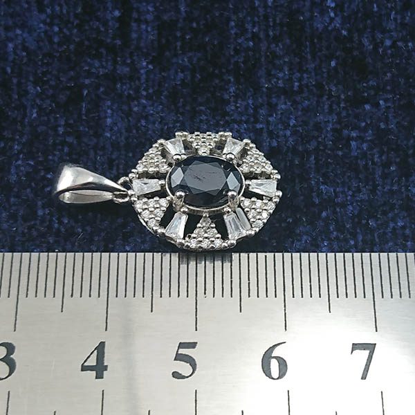 گردنبند نقره زنانه طرح هلیا با سنگ یاقوت کبود الماس تراش - Image 2