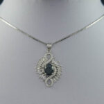 گردنبند نقره زنانه طرح مانیا با سنگ یاقوت کبود الماس تراش - Image 2