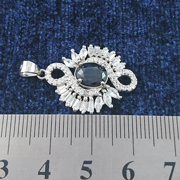 گردنبند نقره زنانه طرح مانیا با سنگ یاقوت کبود الماس تراش - Image 3