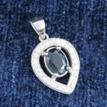 گردنبند نقره زنانه طرح آرمیتا با سنگ یاقوت کبود الماس تراش