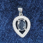 گردنبند نقره زنانه طرح آرمیتا با سنگ یاقوت کبود الماس تراش - Image 3