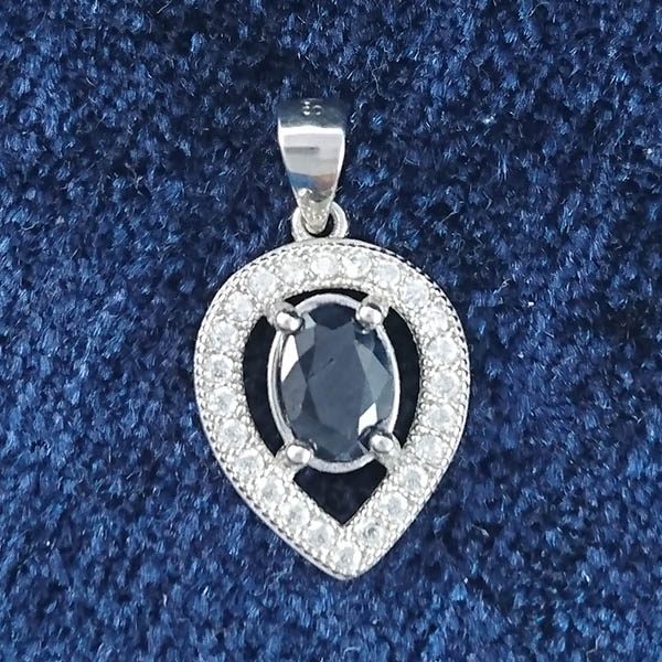 گردنبند نقره زنانه طرح آرمیتا با سنگ یاقوت کبود الماس تراش - Image 3