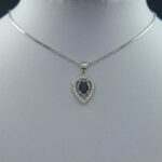 گردنبند نقره زنانه طرح آرمیتا با سنگ یاقوت کبود الماس تراش - Image 4
