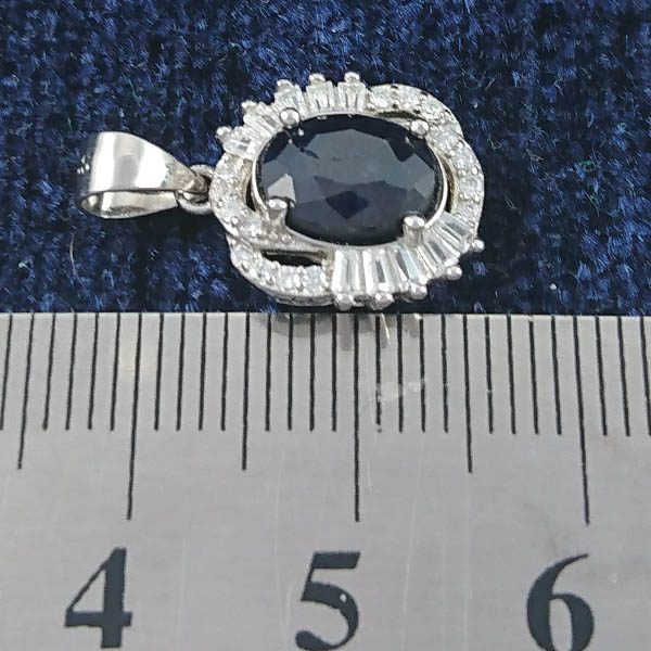 گردنبند نقره زنانه طرح دیانا با سنگ یاقوت کبود الماس تراش - Image 2