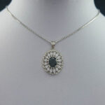 گردنبند نقره زنانه طرح ساینا با سنگ یاقوت کبود الماس تراش - Image 3