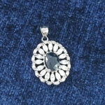 گردنبند نقره زنانه طرح ساینا با سنگ یاقوت کبود الماس تراش