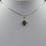 گردنبند نقره زنانه طرح النا با سنگ یاقوت کبود الماس تراش - Image 2