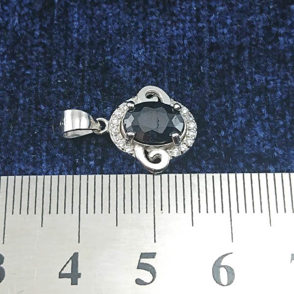 گردنبند نقره زنانه طرح النا با سنگ یاقوت کبود الماس تراش - Image 3