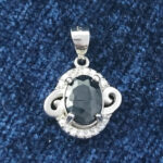 گردنبند نقره زنانه طرح النا با سنگ یاقوت کبود الماس تراش