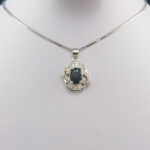 گردنبند نقره زنانه طرح رومینا با سنگ یاقوت کبود الماس تراش - Image 2