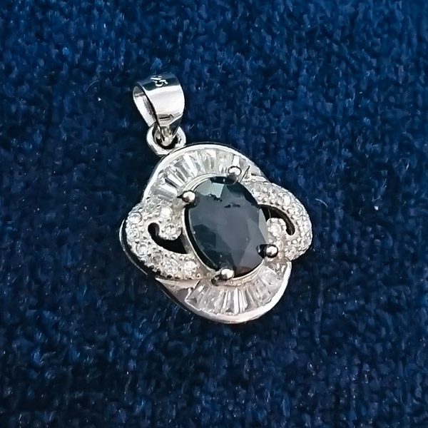 زیباترین گردنبند یاقوت کبود ظریف