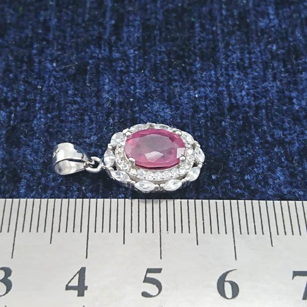 گردنبند نقره زنانه طرح مهر با سنگ یاقوت سرخ الماس تراش - Image 3