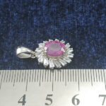 گردنبند نقره زنانه طرح سرو با سنگ یاقوت سرخ الماس تراش - Image 2