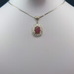 گردنبند نقره زنانه طرح آذر با سنگ یاقوت سرخ الماس تراش - Image 2