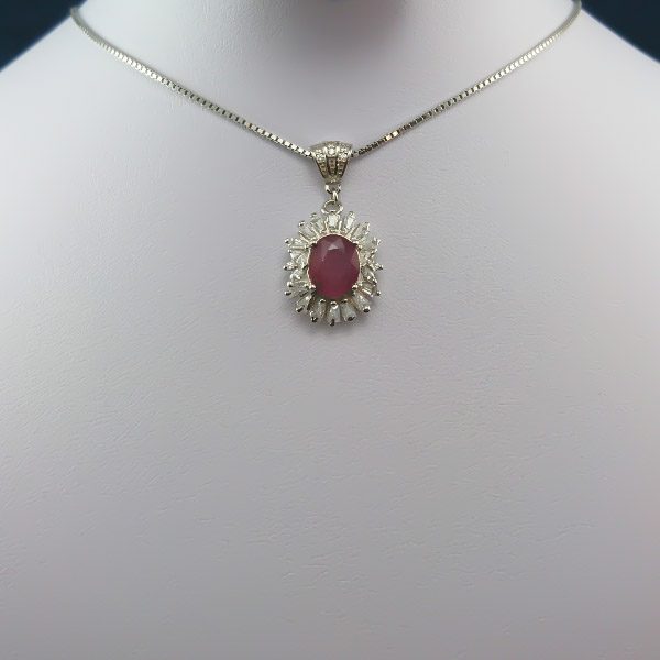 گردنبند نقره زنانه طرح آذر با سنگ یاقوت سرخ الماس تراش - Image 2