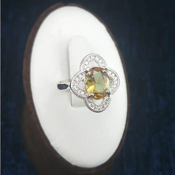 انگشتر نقره زنانه طرح کامیلا با سنگ الکساندریت - Image 2