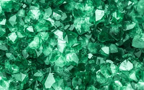 Emerald-Stone اسم سنگ های قیمتی : لیست اسامی و عکس انواع سنگ های قیمتی و زیبا 