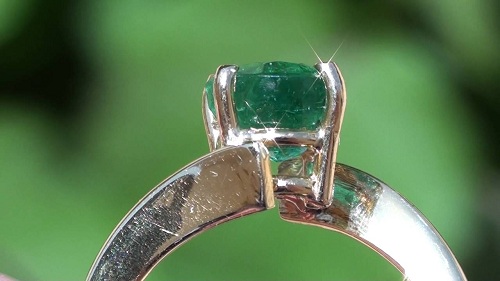 ring-emerald سنگ زمرد پنجشیر افعانستان: نحوه تشخیص، روش نگهداری و خواص زمرد افغانستان 
