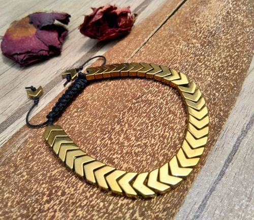 -دستبند-با-سنگ-حدید دستبند: نکات طلایی برای انتخاب مدل دستبند +۶۰ عکس دستبند خاص 
