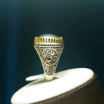 انگشتر نقره مردانه طرح یا علی با سنگ حدید صینی+حکاکی - Image 2