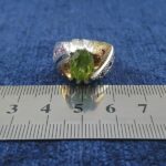 انگشتر نقره مردانه فاخر دست ساز طرح منصور با سنگ زبرجد و تزیین یاقوت سرخ - Image 2