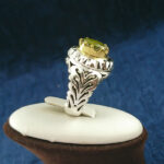 انگشتر نقره مردانه فاخر دست ساز طرح کیوان با سنگ زبرجد - Image 2