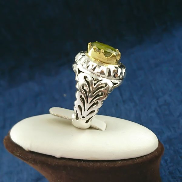 انگشتر نقره مردانه فاخر دست ساز طرح کیوان با سنگ زبرجد - Image 2