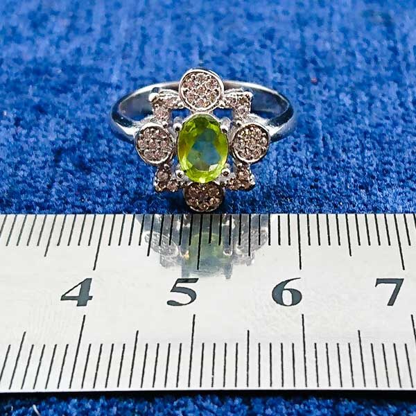 انگشتر نقره زنانه طرح الیا با سنگ زبرجد الماس تراش - Image 3