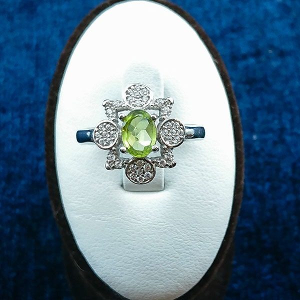 انگشتر نقره زنانه طرح الیا با سنگ زبرجد الماس تراش - Image 2