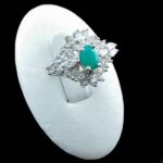 انگشتر نقره زنانه طرح دنیز با سنگ زمرد الماس تراش