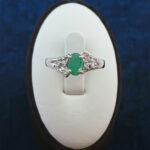 انگشتر نقره زنانه طرح حنا با سنگ زمرد الماس تراش - Image 3