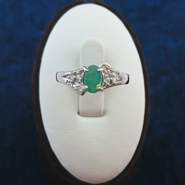 انگشتر نقره زنانه طرح حنا با سنگ زمرد الماس تراش - Image 3