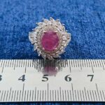 انگشتر نقره زنانه طرح ارغنون با سنگ یاقوت سرخ الماس تراش - Image 2