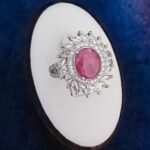 انگشتر نقره زنانه طرح ارغنون با سنگ یاقوت سرخ الماس تراش