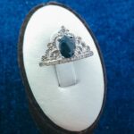 انگشتر نقره زنانه طرح تاج با سنگ یاقوت کبود الماس تراش