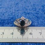 انگشتر نقره زنانه طرح تاج با سنگ یاقوت کبود الماس تراش - Image 3