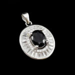 گردنبند نقره زنانه طرح آدنا با سنگ یاقوت کبود الماس تراش