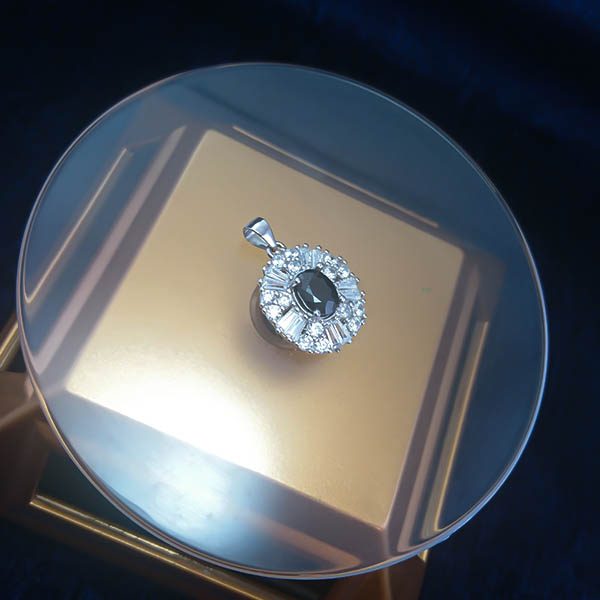 گردنبند نقره زنانه طرح مطهره با سنگ یاقوت کبود الماس تراش - Image 3