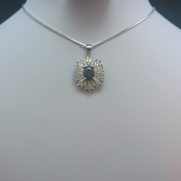 گردنبند نقره زنانه طرح اِفراح با سنگ یاقوت کبود الماس تراش - Image 4