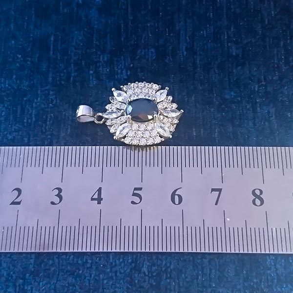 گردنبند نقره زنانه طرح اِفراح با سنگ یاقوت کبود الماس تراش - Image 5