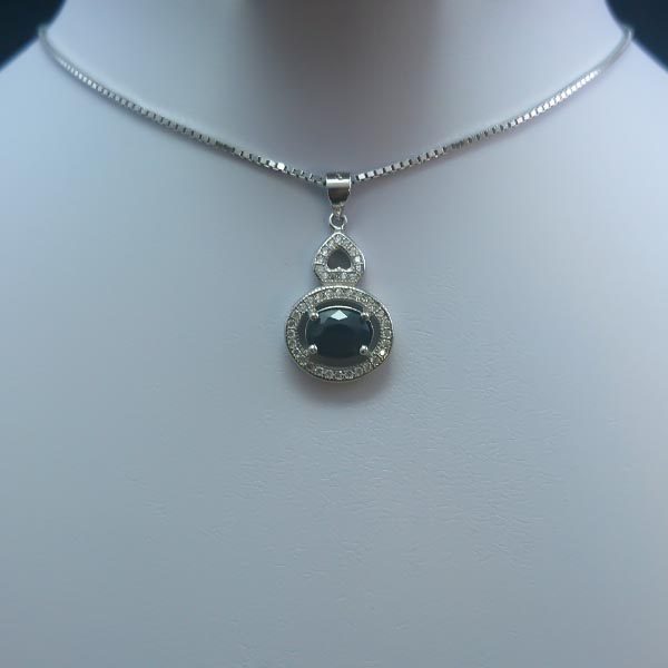 گردنبند نقره زنانه طرح پانیا با سنگ یاقوت کبود الماس تراش - Image 2
