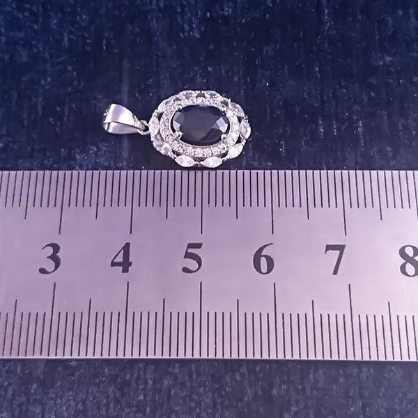 گردنبند نقره زنانه طرح آویسا با سنگ یاقوت کبود الماس تراش - Image 2