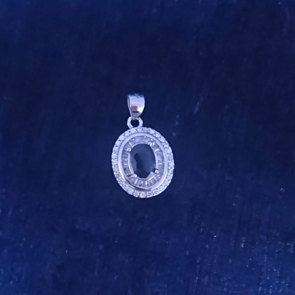 گردنبند نقره زنانه طرح بهسا با سنگ یاقوت کبود الماس تراش - Image 2