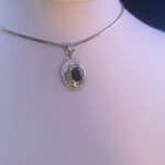 گردنبند نقره زنانه طرح بهسا با سنگ یاقوت کبود الماس تراش - Image 3