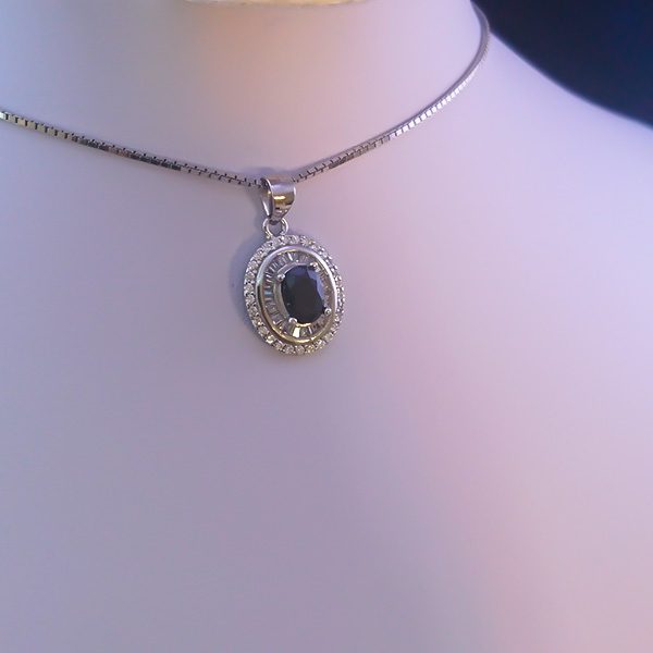 گردنبند نقره زنانه طرح بهسا با سنگ یاقوت کبود الماس تراش - Image 3