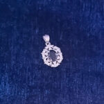 گردنبند نقره زنانه طرح پرنیا با سنگ یاقوت کبود الماس تراش