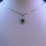 گردنبند نقره زنانه طرح پرنیا با سنگ یاقوت کبود الماس تراش - Image 3
