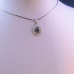 گردنبند نقره زنانه طرح پرنیا با سنگ یاقوت کبود الماس تراش - Image 2