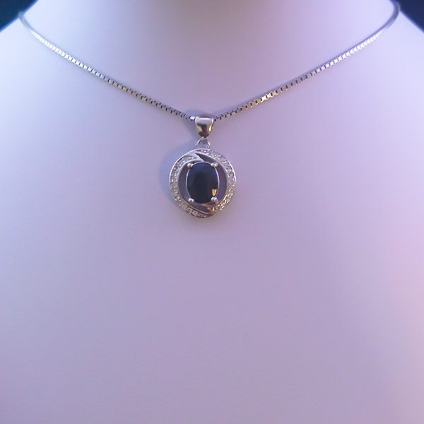 گردنبند نقره زنانه طرح آترینا با سنگ یاقوت کبود الماس تراش - Image 3