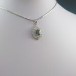 گردنبند نقره زنانه طرح بهشید با سنگ یاقوت کبود الماس تراش - Image 4